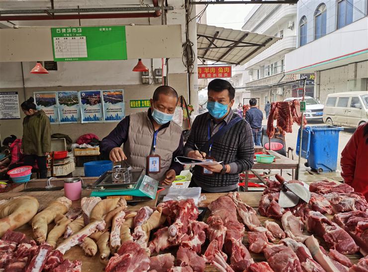 市民年货采购忙 短斤少两可不行